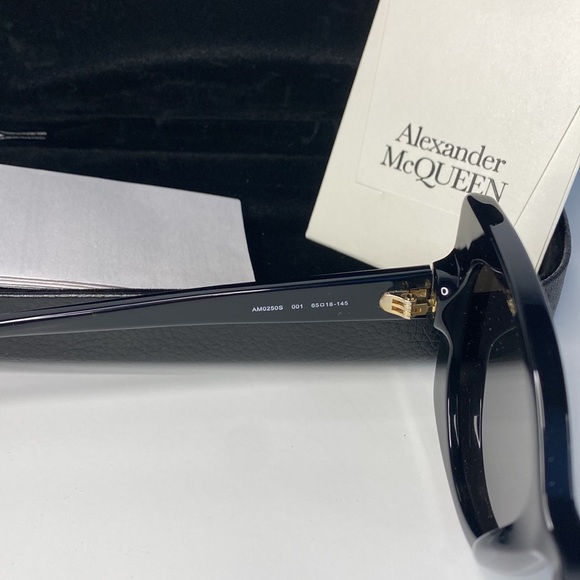 ALEXANDER MCQUEEN AM0250S 001 butterfly sunglass black frame grey smoke lenses. - Picture 10 of 15